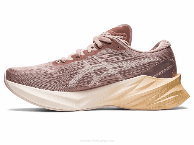 novablast 3 fauve/beige minéral Asics L6N0K2428