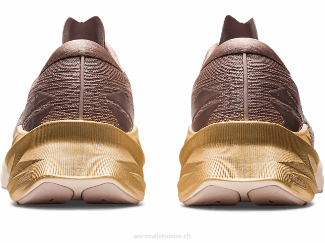 novablast 3 fauve/beige minéral Asics L6N0K2428