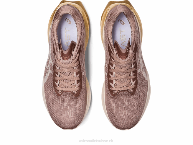 novablast 3 fauve/beige minéral Asics L6N0K2428